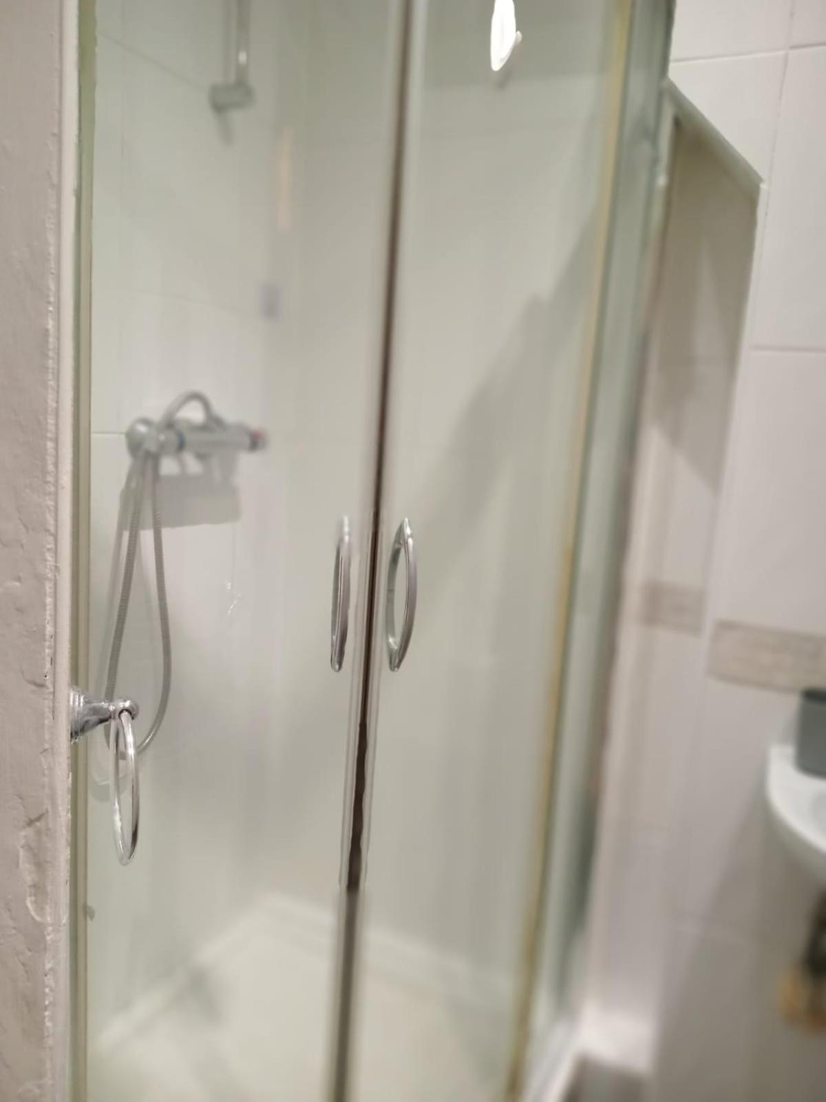A3-1st Floor 2 Bed Flat Near Elephant And Castle Londres